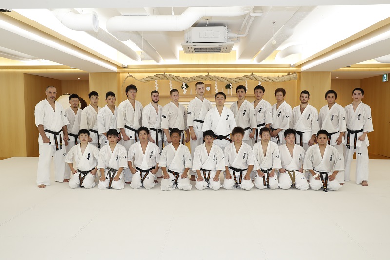 ロシアからの空手留学生と全日本トップ選手を松井館長が指導